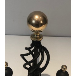 Paire de Chenets en Fer Forgé à Boules de Laiton Poli et Corps en Cage Ajourée sur Bases à Volutes