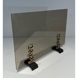 Pare-Feu Design à Panneau Unique en Verre Fumé sur Supports en Bronze Sculpturaux