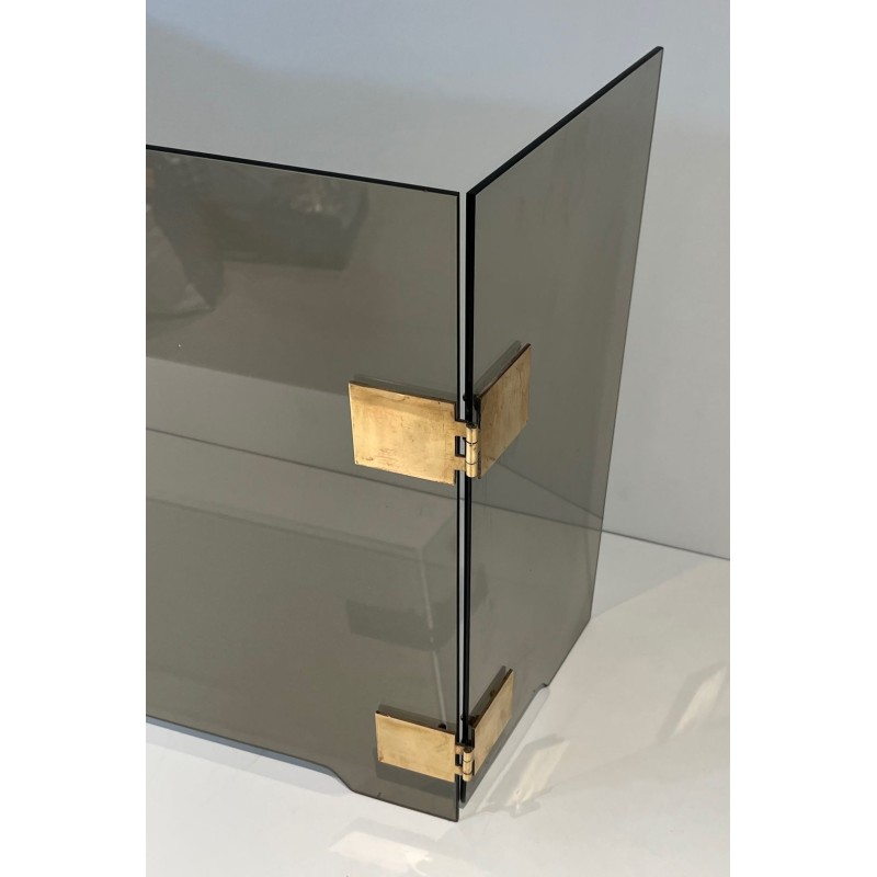 Pare-Feu à Trois Volets en Verre Fumé et Laiton. Vers 1970