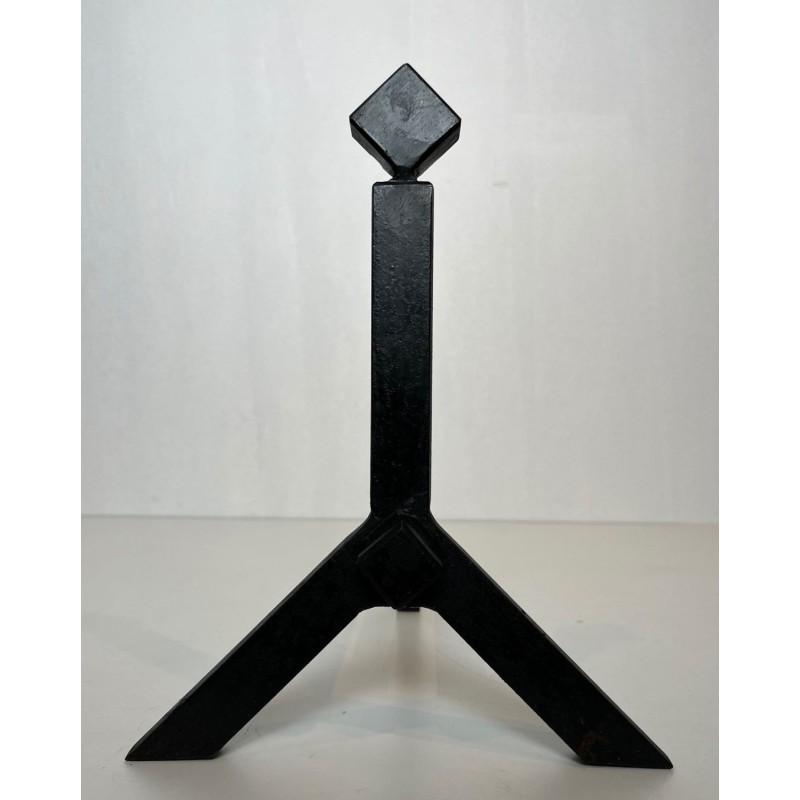 Paire de Chenets Modernistes en Fer Noir à Finiales en Losange et Bases Angulaires