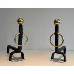 Paire de Chenets en Fer Forgé et Laiton Poli à Finiales en Boule et Anneau, dans le Goût de Jacques Adnet