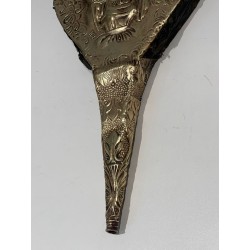 Soufflet de Cheminée de Style Louis XVI en Laiton Repoussé à Éffigie Féminine. France. Vers 1900.