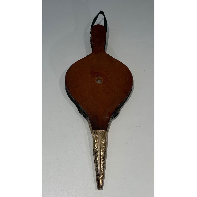 Soufflet de Cheminée de Style Louis XVI en Laiton Repoussé à Éffigie Féminine. France. Vers 1900.