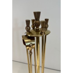 Nécessaire de Feu de Style Néoclassique en Laiton Modèle Ananas, dans le Goût de la Maison Jansen. France. Vers 1970.