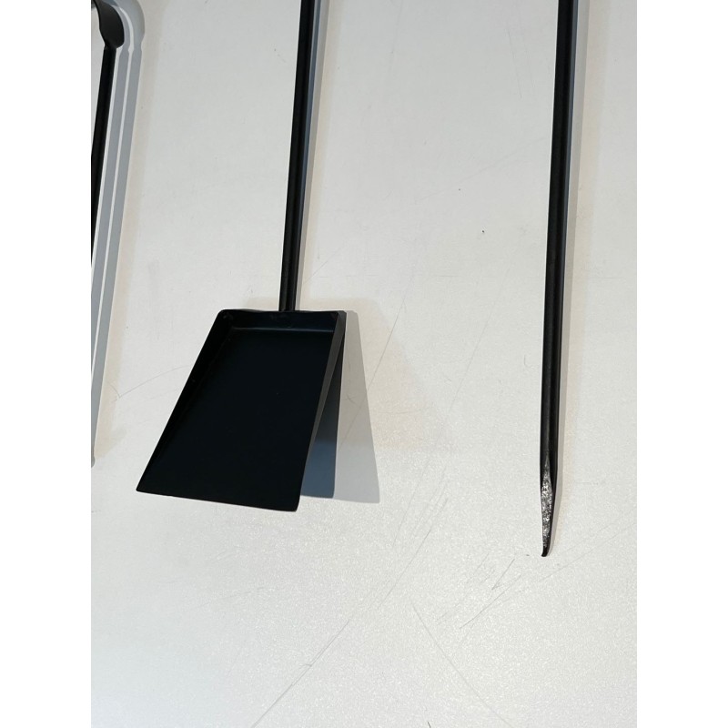 Nécessaire de Feu Design en Métal Laqué Noir et Laiton Poli. France. Vers 1970.