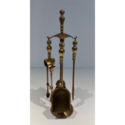 Nécessaire de Feu de Style Néoclassique en Laiton à Arceau Orné de Boules. France. Vers 1970.