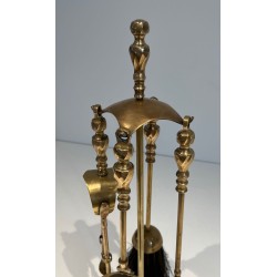 Nécessaire de Feu de Style Néoclassique en Laiton à Arceau Orné de Boules. France. Vers 1970.