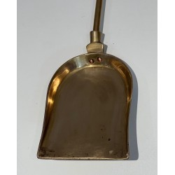 Nécessaire de Feu de Style Néoclassique en Laiton à Arceau Orné de Boules. France. Vers 1970.