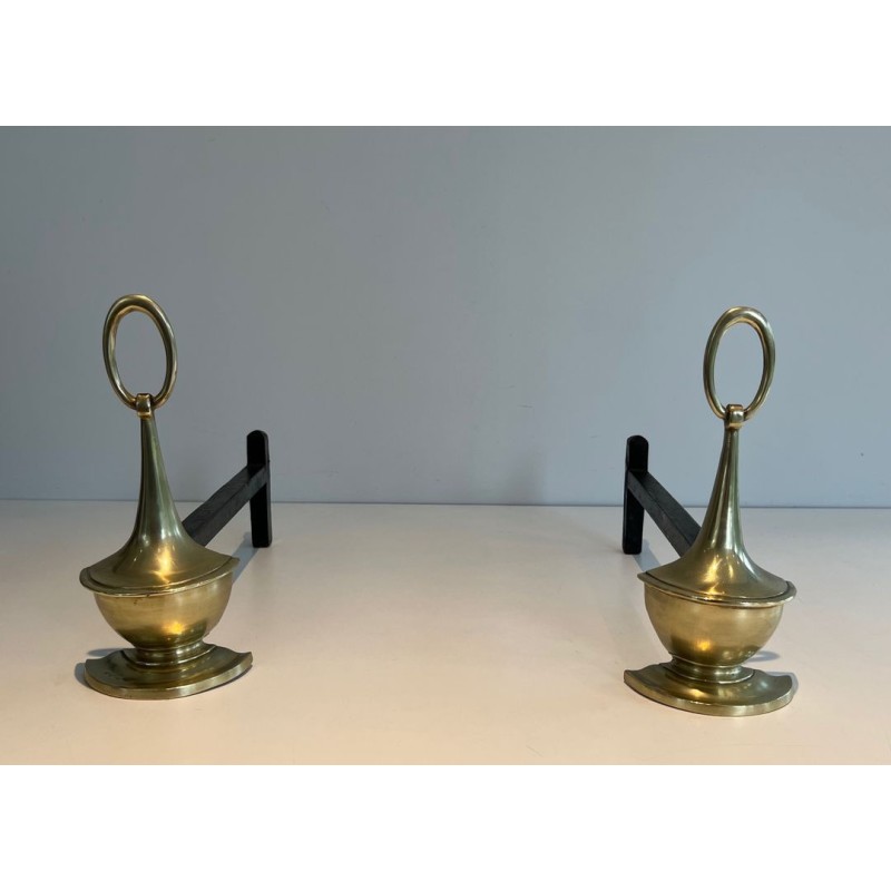 Paire de Chenets en Bronze Néoclassiques en Forme de Lampes Antiques à Anneaux Ovales. Angleterre. Vers 1960.