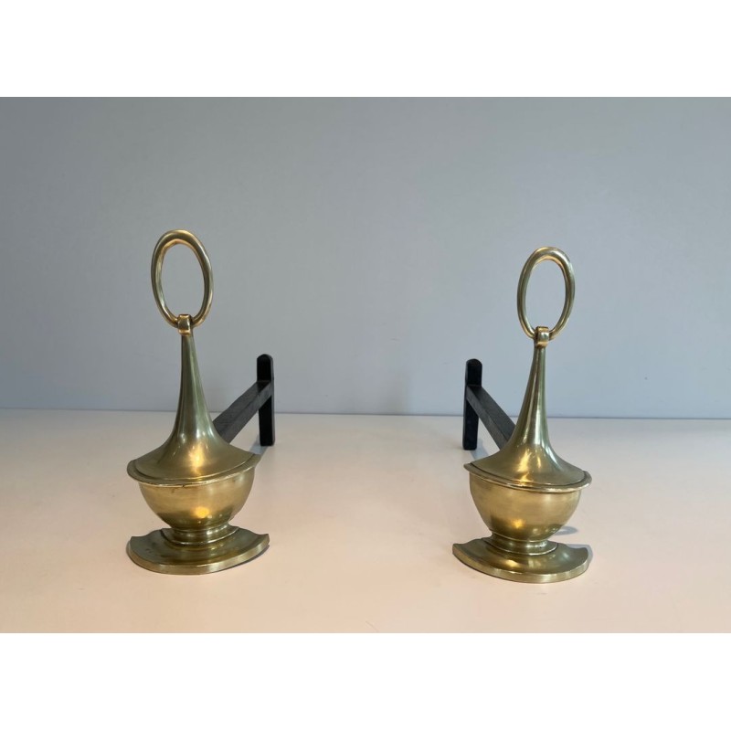 Paire de Chenets en Bronze Néoclassiques en Forme de Lampes Antiques à Anneaux Ovales. Angleterre. Vers 1960.