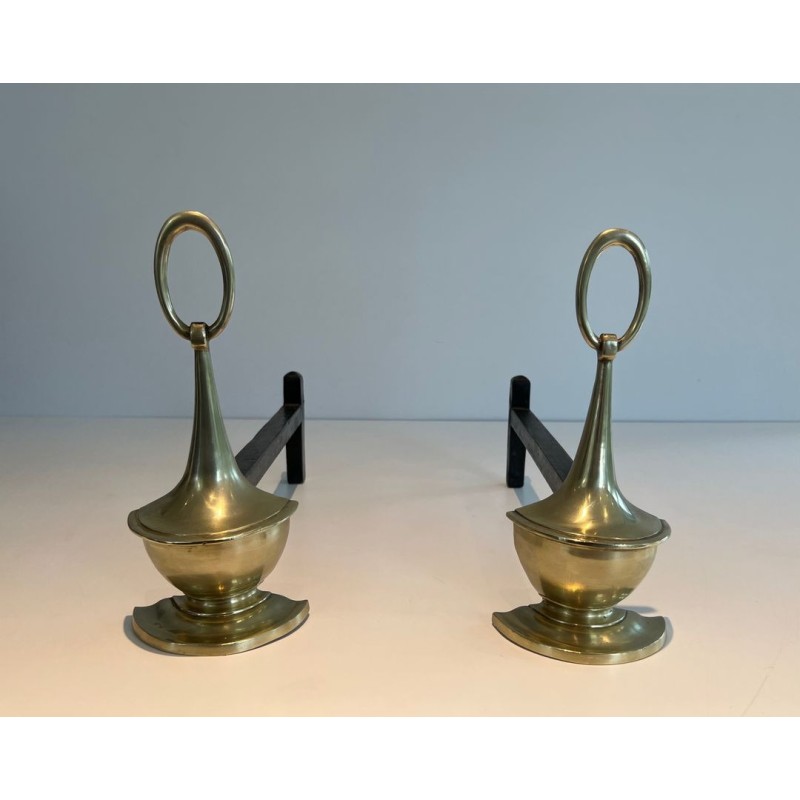 Paire de Chenets en Bronze Néoclassiques en Forme de Lampes Antiques à Anneaux Ovales. Angleterre. Vers 1960.