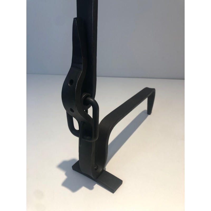 Paire de Chenets en Fer Forgé Modèle Ceinture. France. Vers 1950.