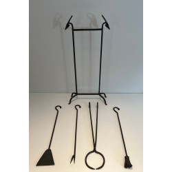 Nécessaire de Feu Moderniste en Fer Forgé à Têtes de Cerfs Stylisées. France. Vers 1940.