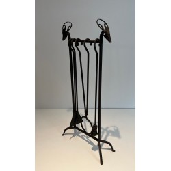 Nécessaire de Feu Moderniste en Fer Forgé à Têtes de Cerfs Stylisées. France. Vers 1940.