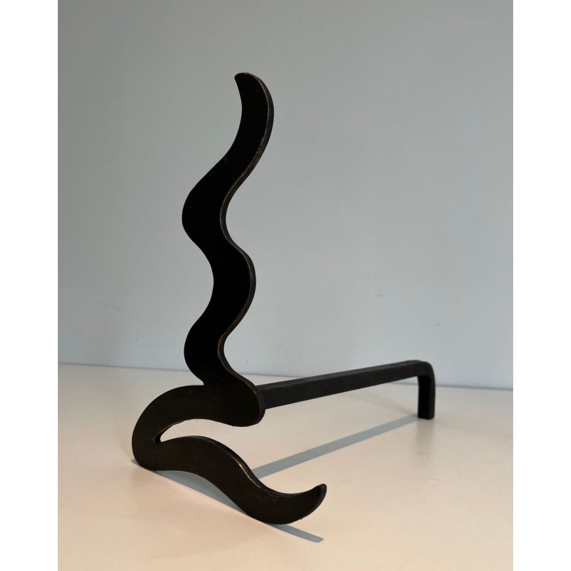 Paire de Chenets Modernistes en Acier à Silhouette Ondulante Découpée. France. Vers 1970.