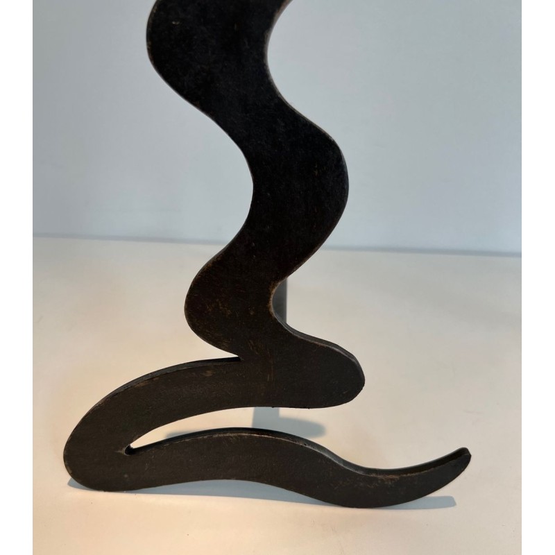 Paire de Chenets Modernistes en Acier à Silhouette Ondulante Découpée. France. Vers 1970.