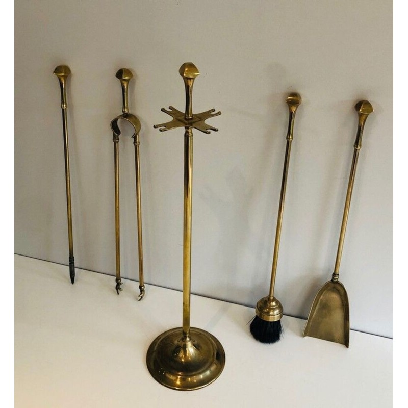 Nécessaire de Feu Néoclassique en Laiton à Manches Torsadés et Finials à Boule sur Support. France. Vers 1970.