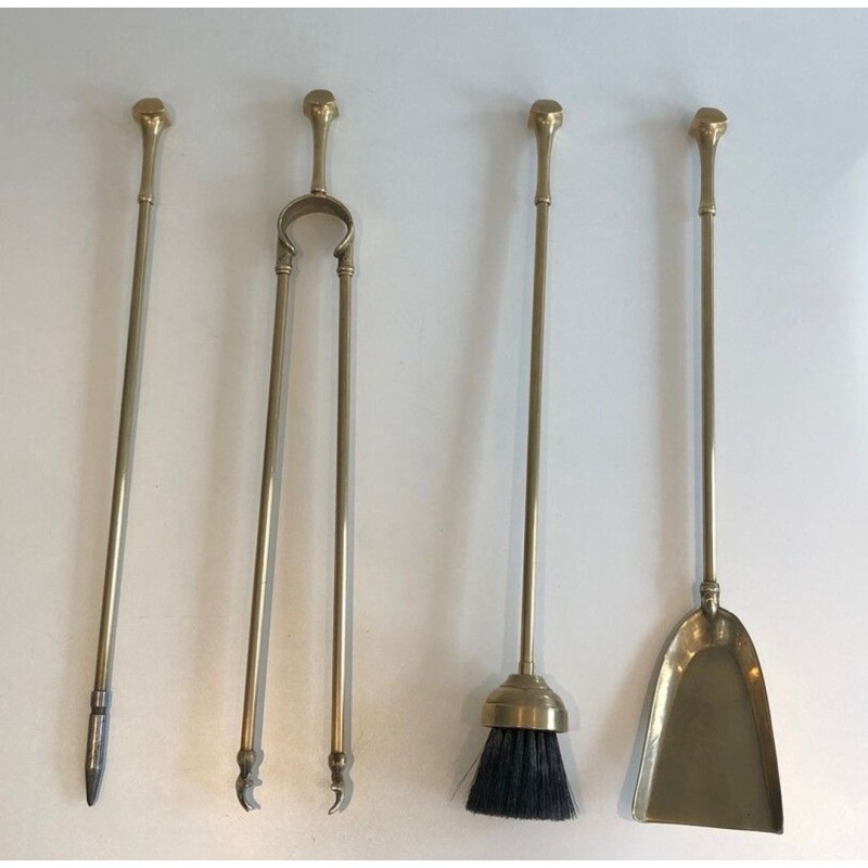 Nécessaire de Feu Néoclassique en Laiton à Manches Torsadés et Finials à Boule sur Support. France. Vers 1970.