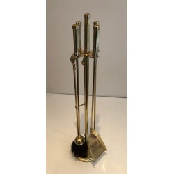 Nécessaire de Feu Moderniste en Laiton à Manches Cylindriques sur Support. France. Vers 1970.