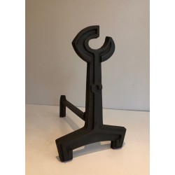 Paire de Chenets Modernistes en Fonte à Finials en Anneau Ouvert. France. Vers 1950.