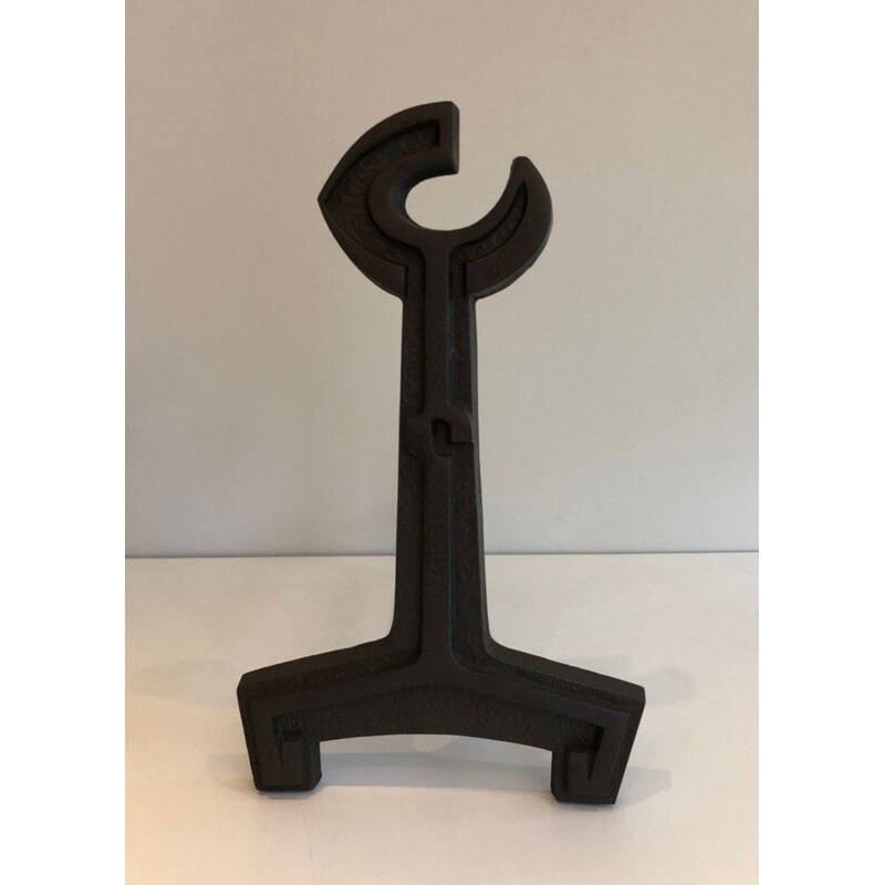 Paire de Chenets Modernistes en Fonte à Finials en Anneau Ouvert. France. Vers 1950.