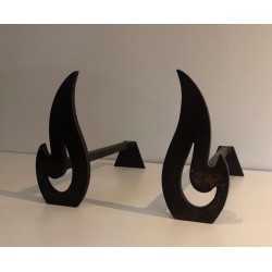 Paire de Chenets Modernistes en Acier Découpé en Forme de Flamme. France. Vers 1970.