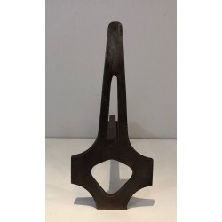 Paire de Chenets Modernistes Géométriques en Acier et Fer Forgé à Structure en A. France. Vers 1970.