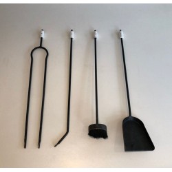 Nécessaire de Feu Moderniste Laqué Noir et Blanc à Porte-Outils Cylindrique. France. Vers 1980.