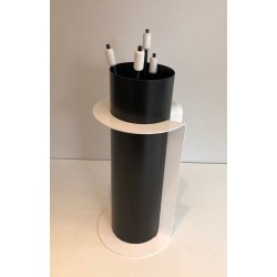 Nécessaire de Feu Moderniste Laqué Noir et Blanc à Porte-Outils Cylindrique. France. Vers 1980.