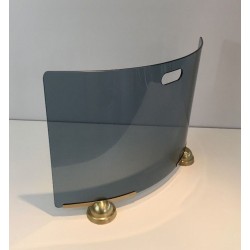 Pare-Feu Moderniste Galbé en Verre Bleuté sur Pieds en Laiton. Fontana Arte. Italie. Vers 1970.