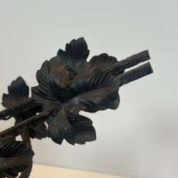 Décanteur en Fer Forgé à Décor de Feuilles de Vigne sur Socle en Marbre