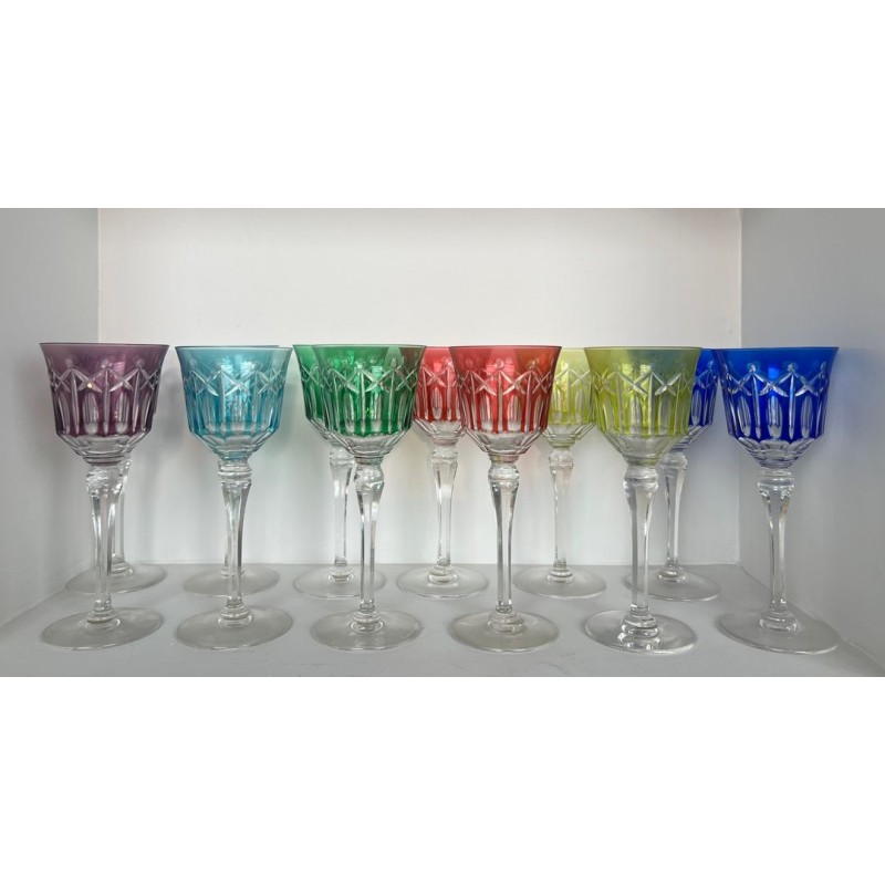 Suite de Douze Verres à Vin en Cristal Doublé de Couleur, France, vers 1930