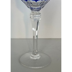 Suite de Douze Verres à Vin en Cristal Doublé de Couleur, France, vers 1930
