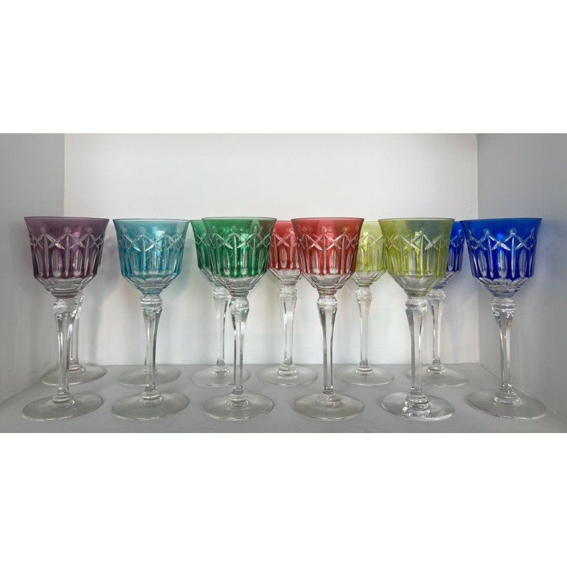Suite de Douze Verres à Vin en Cristal Doublé de Couleur, France, vers 1930