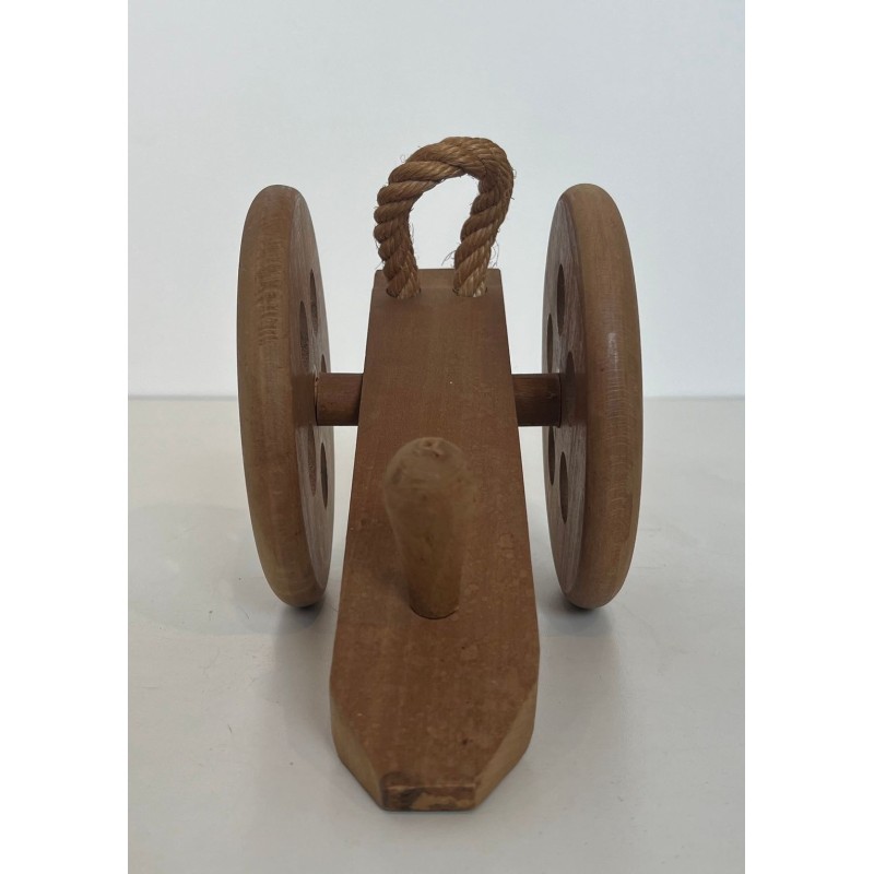 Porte-Bouteilles Forme Canon en Bois Sculpté et Corde, Audoux-Minet, France, vers 1970