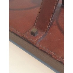 Porte-bouteilles en Cuir. Delvaux (signé)