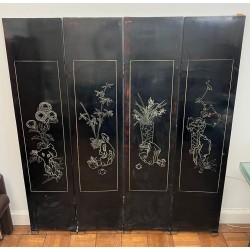 Paravent Quatre Panneaux en Laque Noire à Décors d'Oiseaux, Bambous et Fleurs — Travail Chinois, Vers 1950