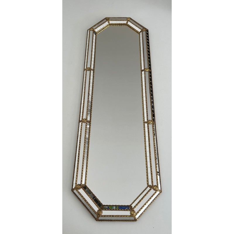 Grand Miroir Octogonal à Multiples Facettes et Guirlandes de Laiton — Travail Français, Vers 1970