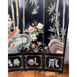 Paravent Quatre Panneaux en Laque Noire à Décors d'Oiseaux, Bambous et Fleurs — Travail Chinois, Vers 1950