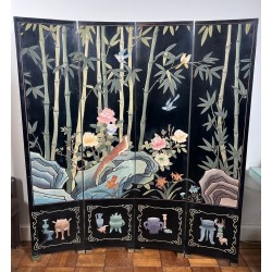 Paravent Quatre Panneaux en Laque Noire à Décors d'Oiseaux, Bambous et Fleurs — Travail Chinois, Vers 1950