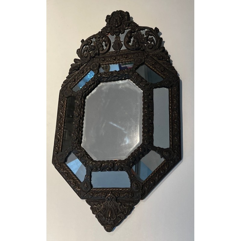 Miroir à Pare-Closes en Cuivre Repoussé, Guirlandes de Fleurs et Effigie du Roi Soleil — Napoléon III, Vers 1880