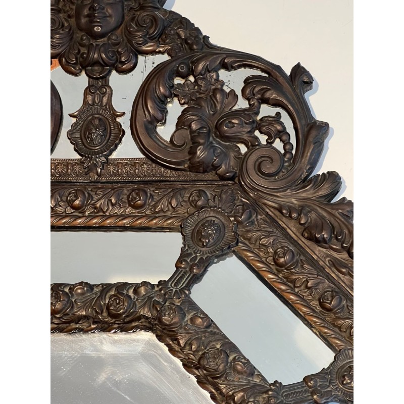 Miroir à Pare-Closes en Cuivre Repoussé, Guirlandes de Fleurs et Effigie du Roi Soleil — Napoléon III, Vers 1880