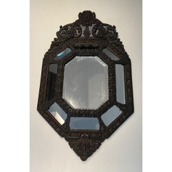Miroir à Pare-Closes en Cuivre Repoussé, Guirlandes de Fleurs et Effigie du Roi Soleil — Napoléon III, Vers 1880
