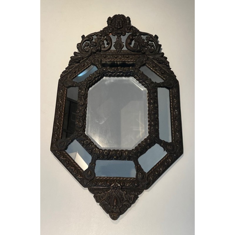 Miroir à Pare-Closes en Cuivre Repoussé, Guirlandes de Fleurs et Effigie du Roi Soleil — Napoléon III, Vers 1880