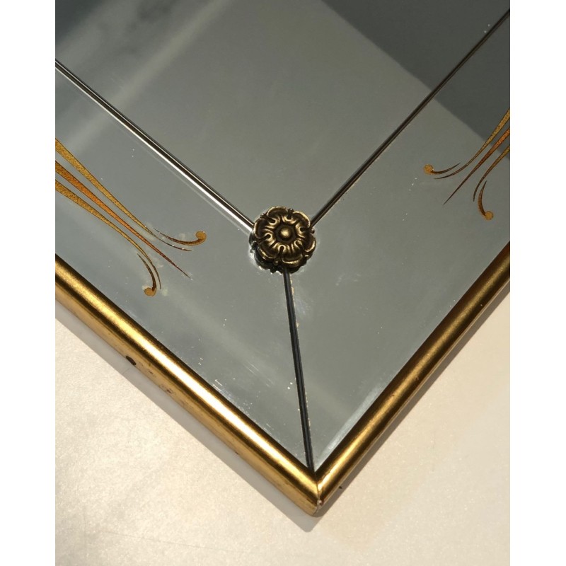 Grand Miroir Gravé de Décors Néoclassiques Dorés et Rouges — Travail Français, Vers 1970