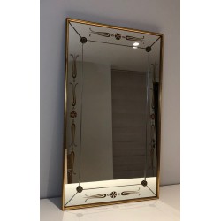 Grand Miroir Gravé de Décors Néoclassiques Dorés et Rouges — Travail Français, Vers 1970