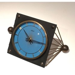 French Art Déco Desk Clock in Lacquered Metal and Brass with Geometric Wire Wings