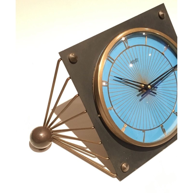 French Art Déco Desk Clock in Lacquered Metal and Brass with Geometric Wire Wings