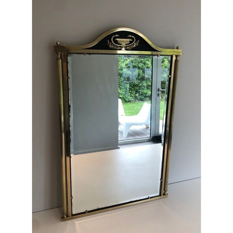 Miroir de Style Néoclassique en Laiton et Tôle Laquée à Décors De Coupe et Cols de Cygnes