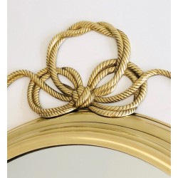 Grand Miroir Décoratif Oval en Laiton orné d'un Important Noeud Torsadé